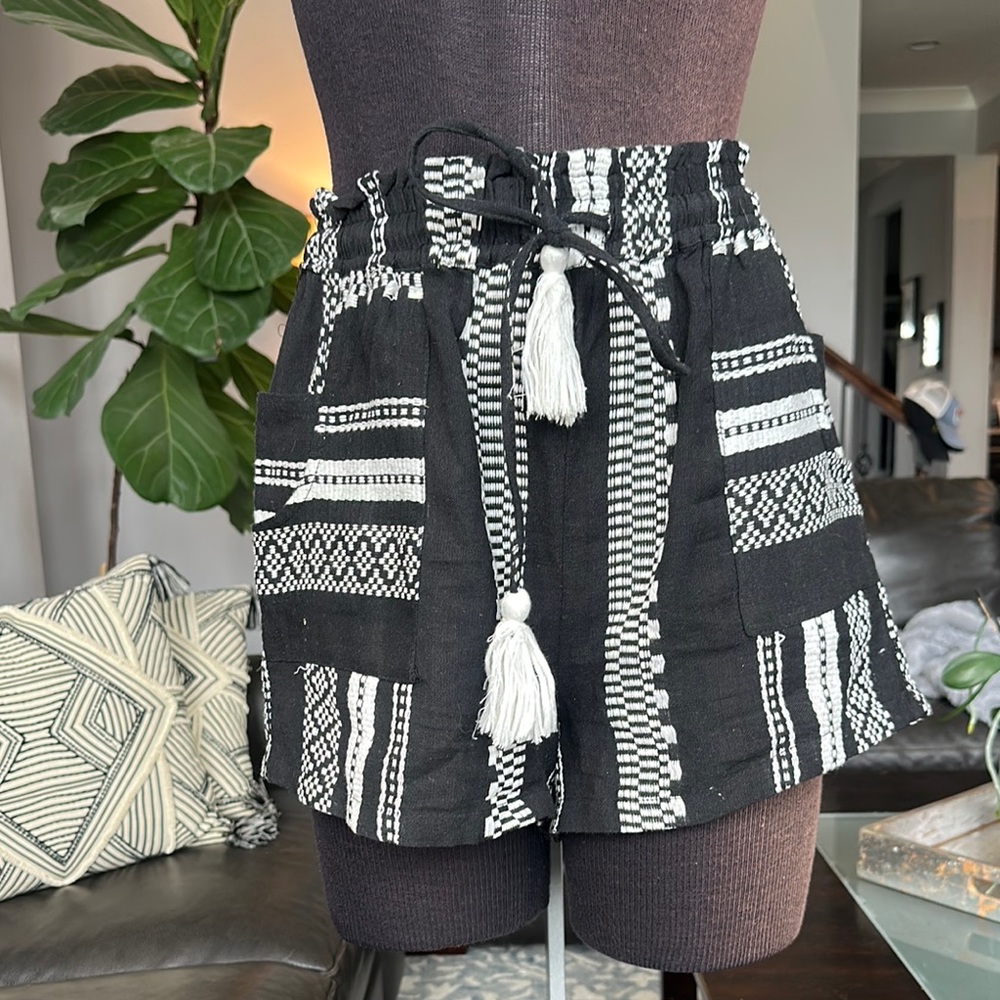 Elan elastic waist shorts - 100% cotton